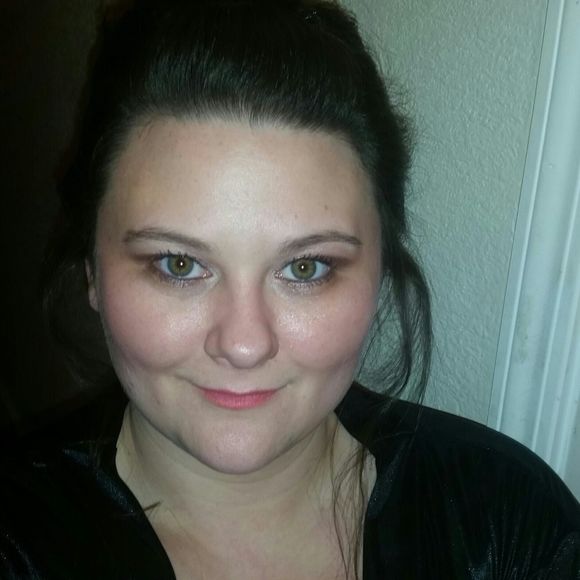 Meet your Posher, Amanda - Picture 1 of 1